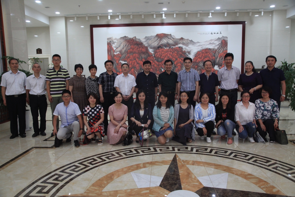 2018年6月15日，連云港市檔案局局長(zhǎng)王永士一行到改革開放四十年陳列館調(diào)研